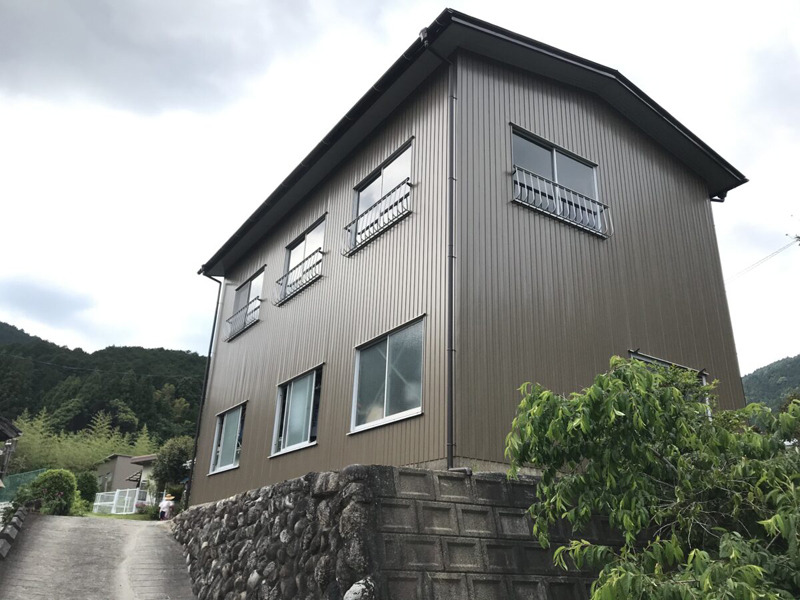 新城市:経年劣化した倉庫と本宅のリフォーム