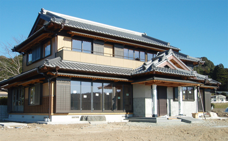 本宅の全景