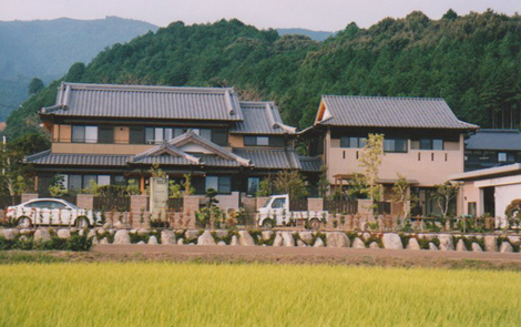 本邸と別邸の全景
