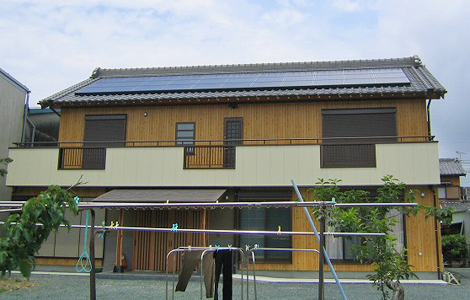二世帯住宅：自然素材使用のオール電化住宅の外観　豊橋市